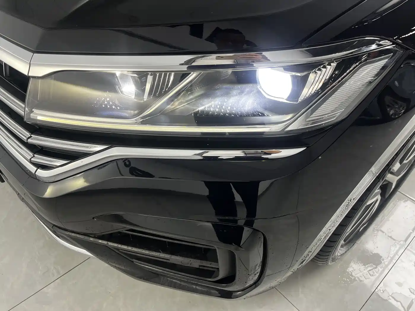 Volkswagen Touareg 2019 3.0TSI Sharp Edge Edition China V фото 16
