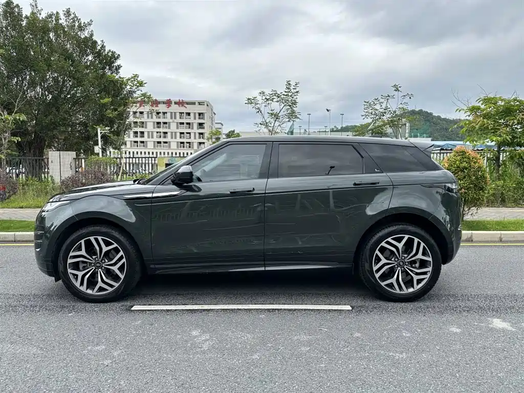Land Rover Range Rover Evoque 2023 Range Rover Evoque L 249PS Luxury Edition фото 2