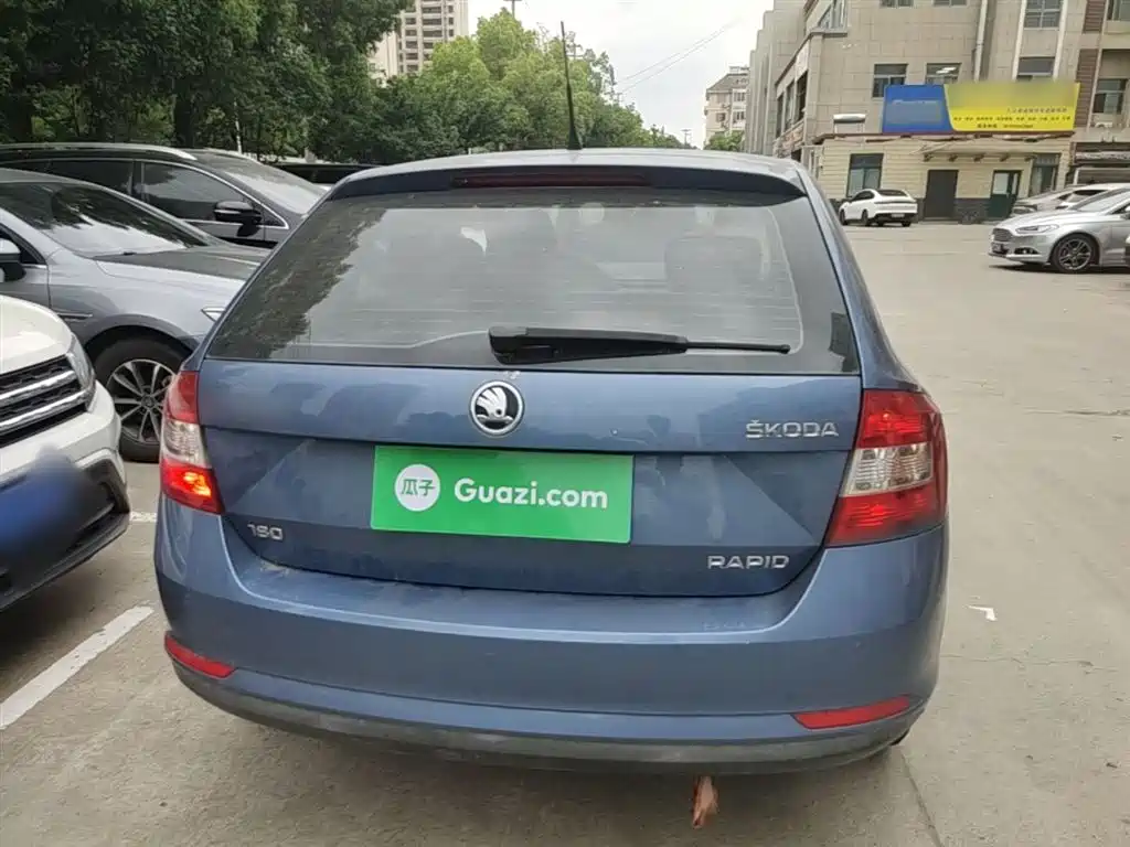 Škoda Skoda Rapid Spaceback 2016 1.6L Manual Pioneer Edition фото 6