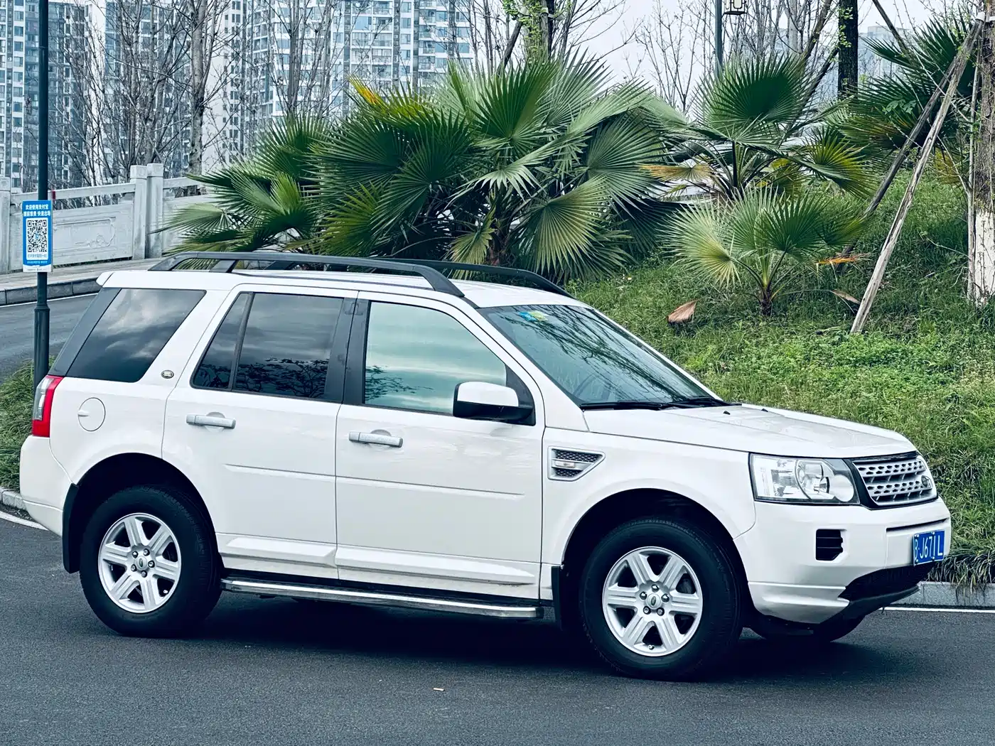 Land Rover Freelander 2 2010 2.2 TD4 Automatic SE Diesel фото 5
