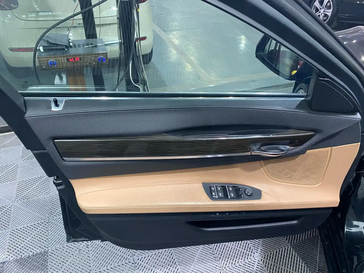 BMW 7 Series 2014 730Li Premium фото 8