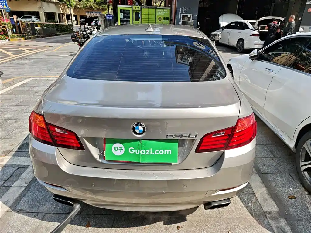 BMW 5 Series 2014 535Li Leadership фото 4
