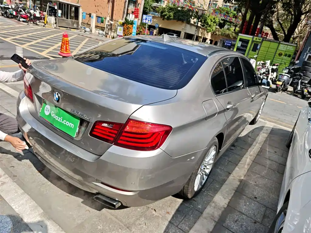 BMW 5 Series 2014 535Li Leadership фото 5