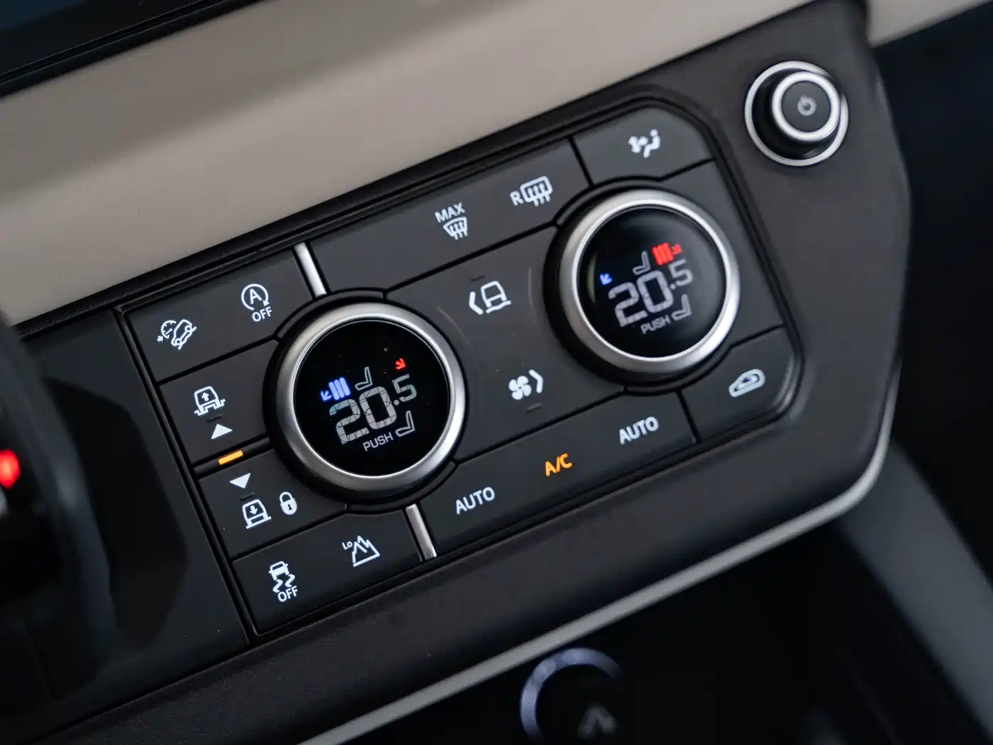 Land Rover Defender 2020 Model 110 P400 HSE фото 17