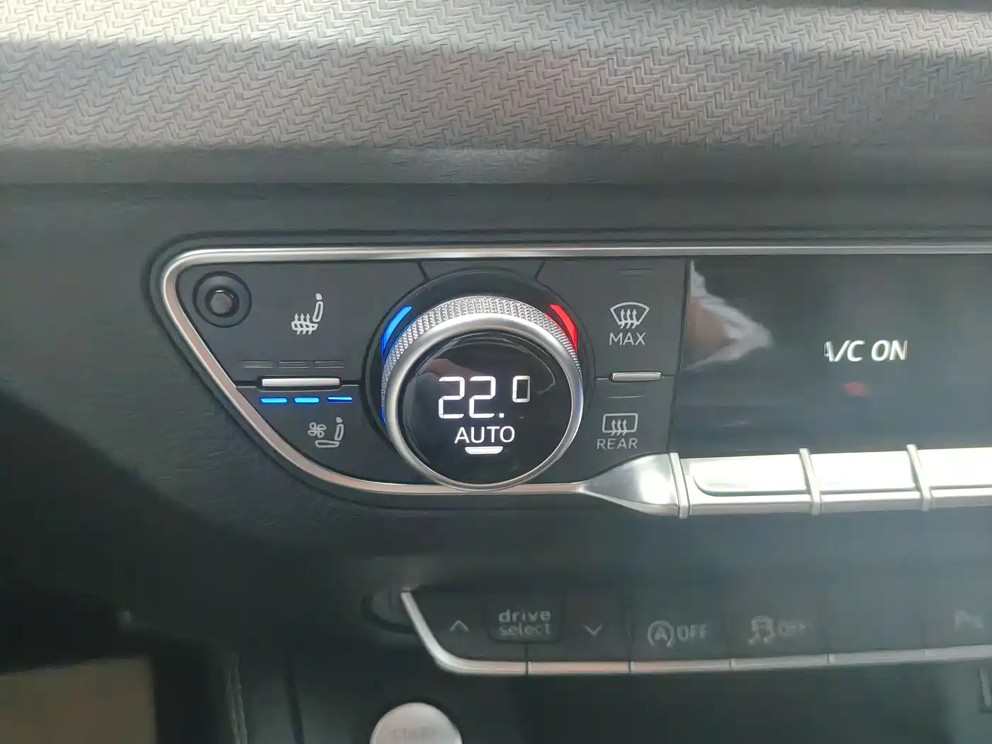 Audi Q5L 2024 Model 40 TFSI Luxury Dynamic фото 16
