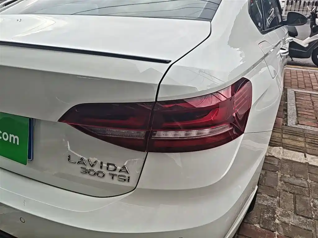 Volkswagen Lavida 2024 Model 300TSI DSG Starlight Leading Edition фото 8