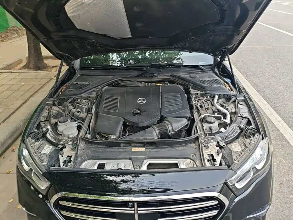 Photo 20 - Mercedes-Benz E-Class