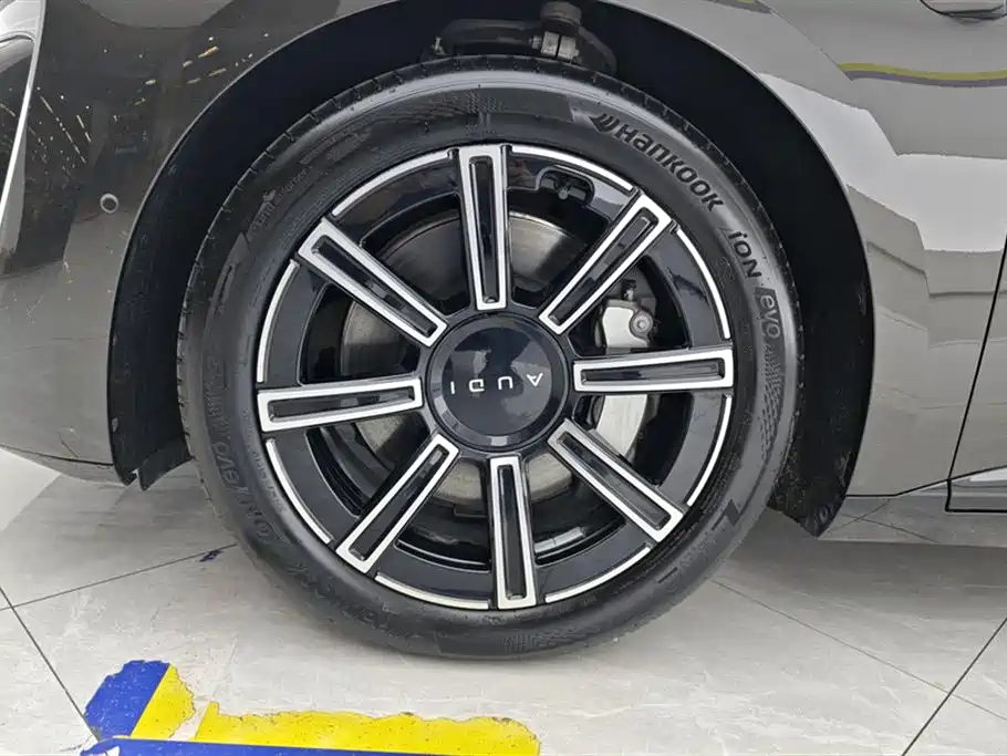 Audi E5 Sportback 2026 2025 300kw 2WD