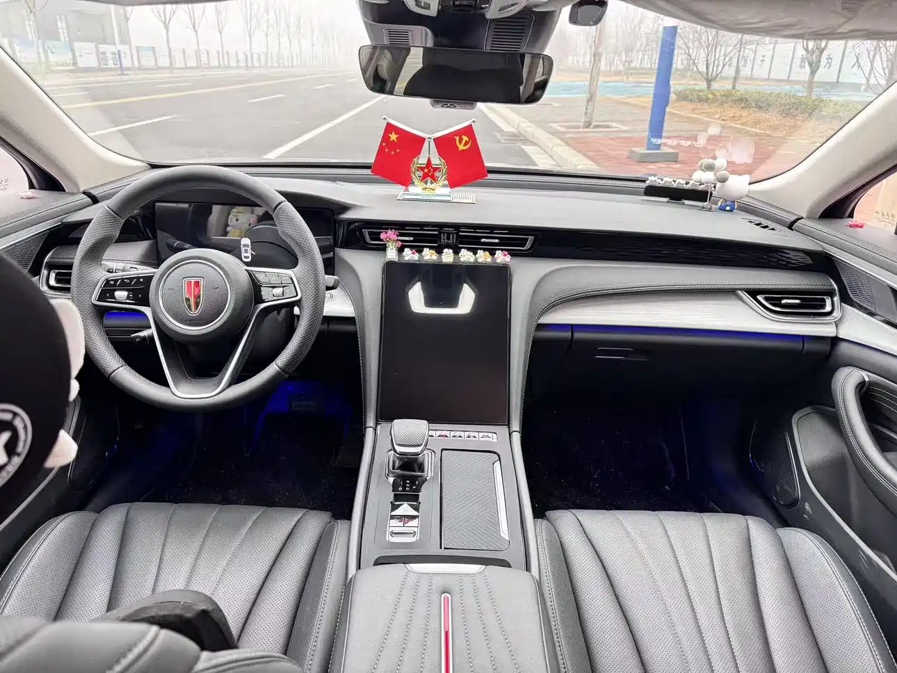 Hongqi H5 2025 2.0T Automatic Flag Celebration 500,000 Units Anniversary Edition фото 6