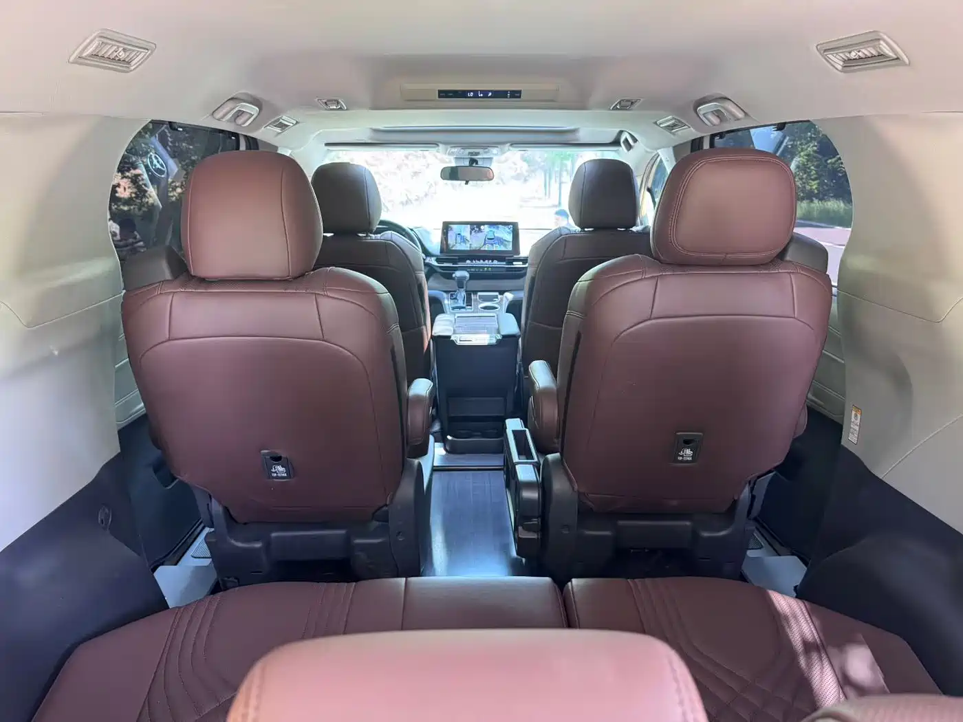 Toyota Sienna 2023 2.5L Hybrid Luxury Edition фото 5