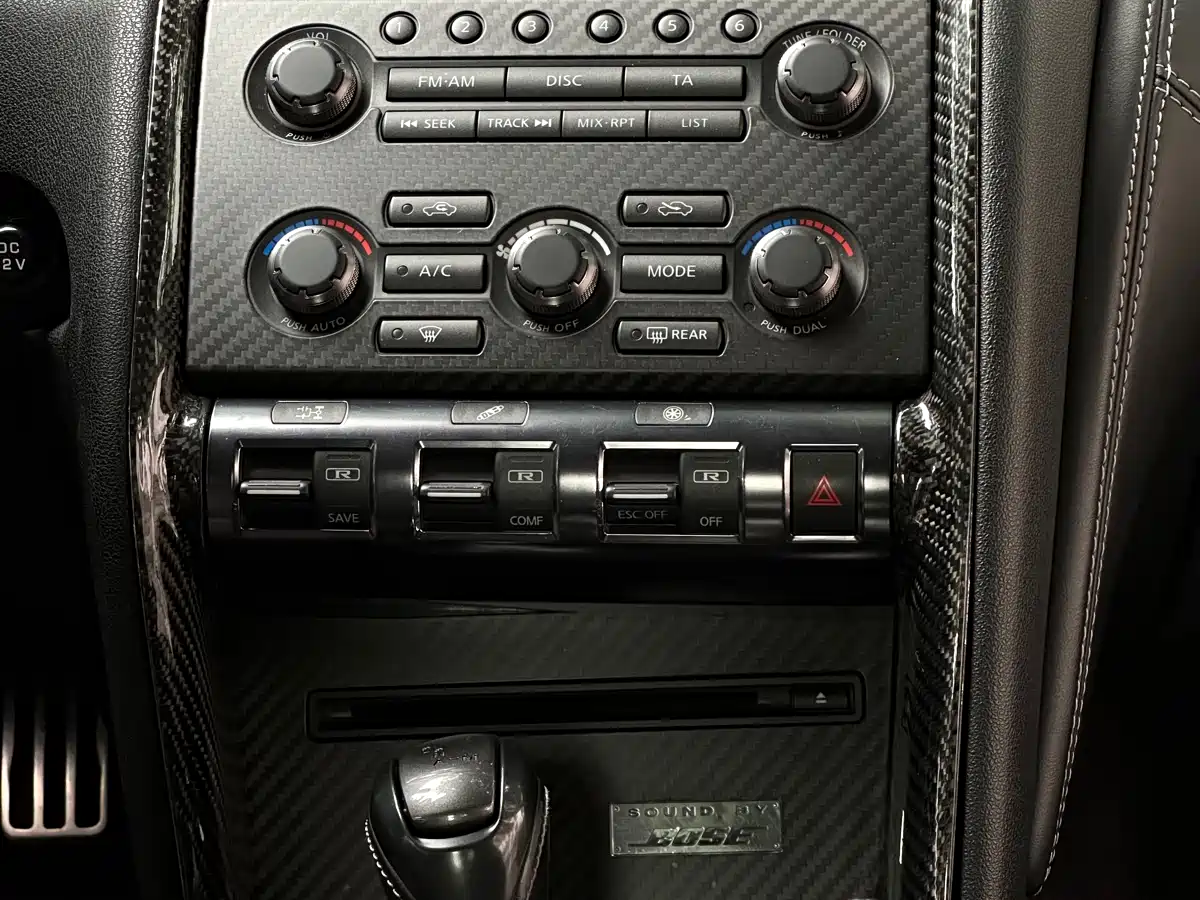 Nissan GT-R 2014 3.8T Premium Edition Black Interior фото 11