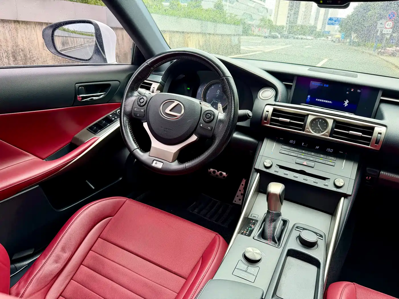 Lexus IS 2015 200t F SPORT фото 23