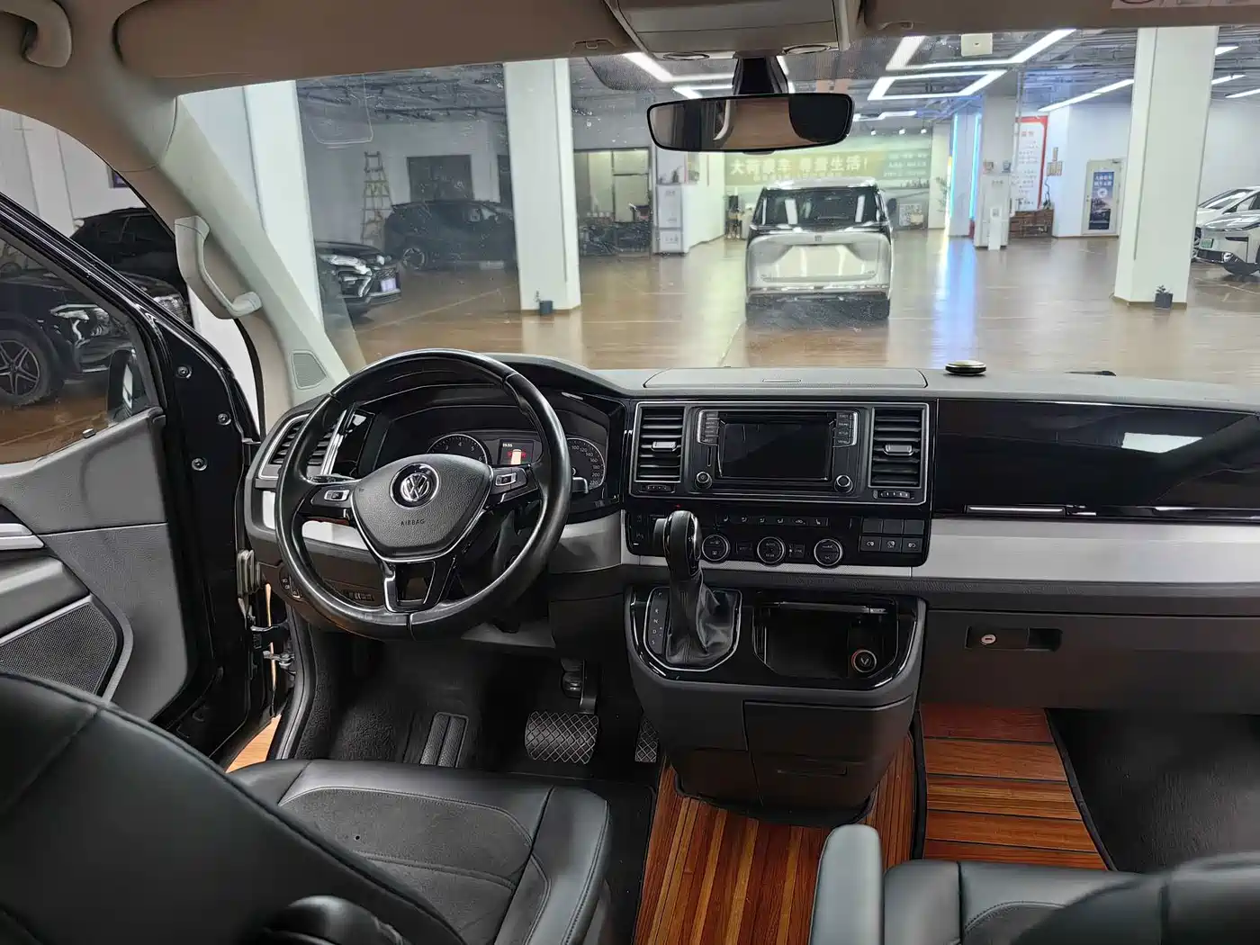 Volkswagen Multivan 2017 2016 2.0TSI 2WD Luxury 7-Seater