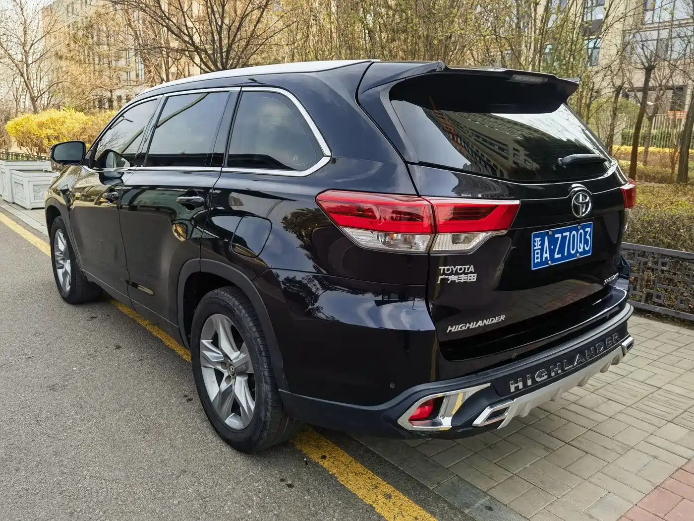 TOYOTA HIGHLANDER