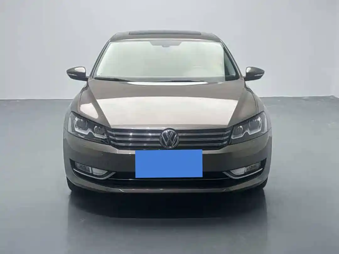 Volkswagen Passat 2015 1.8TSI DSG Prestige Edition фото 2