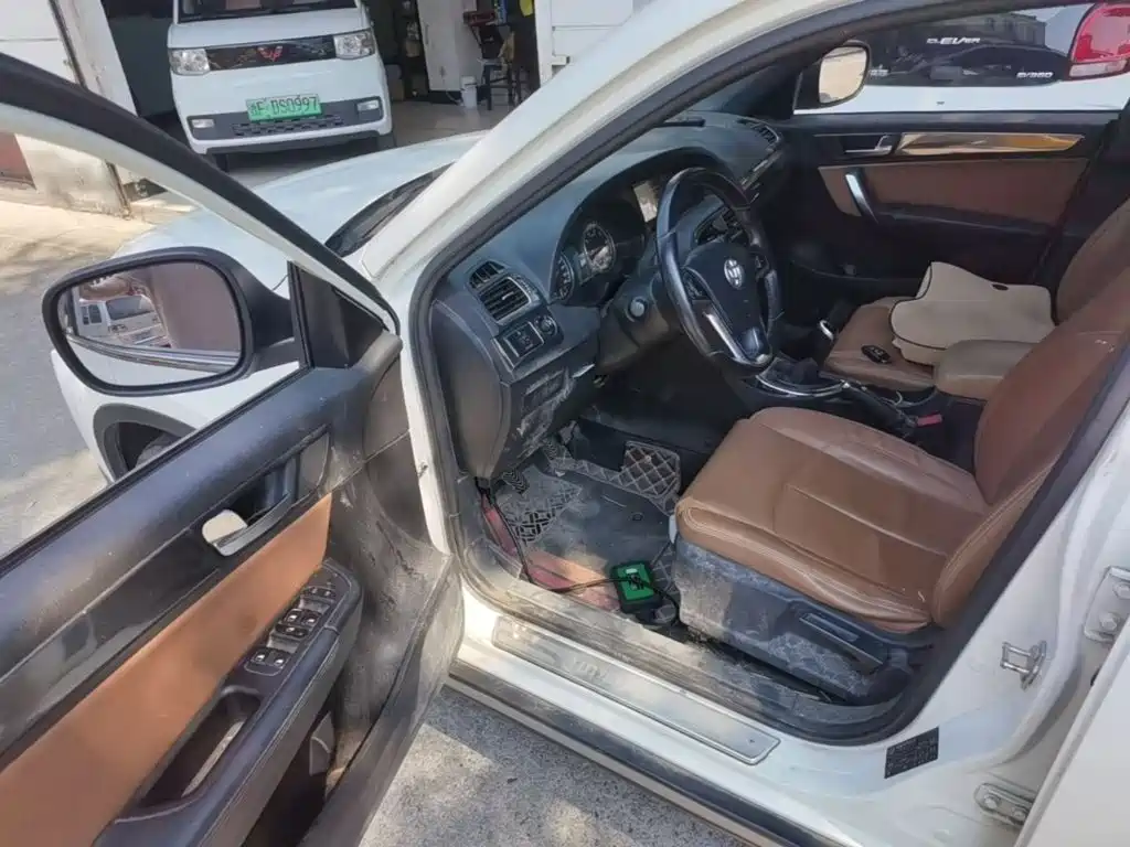 Zhonghua V5 2016 2016 1.5T Manual 2WD Smart Edition
