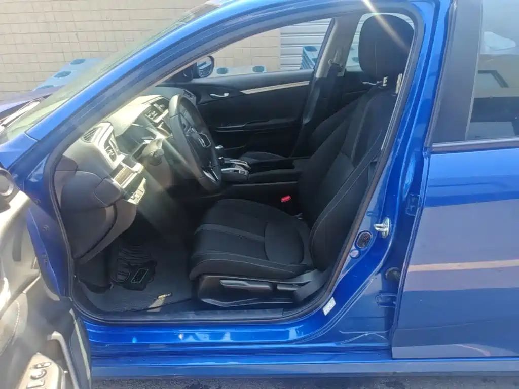 Фото 15 - Honda Civic