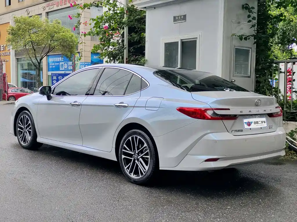 Photo 4 - Toyota Camry