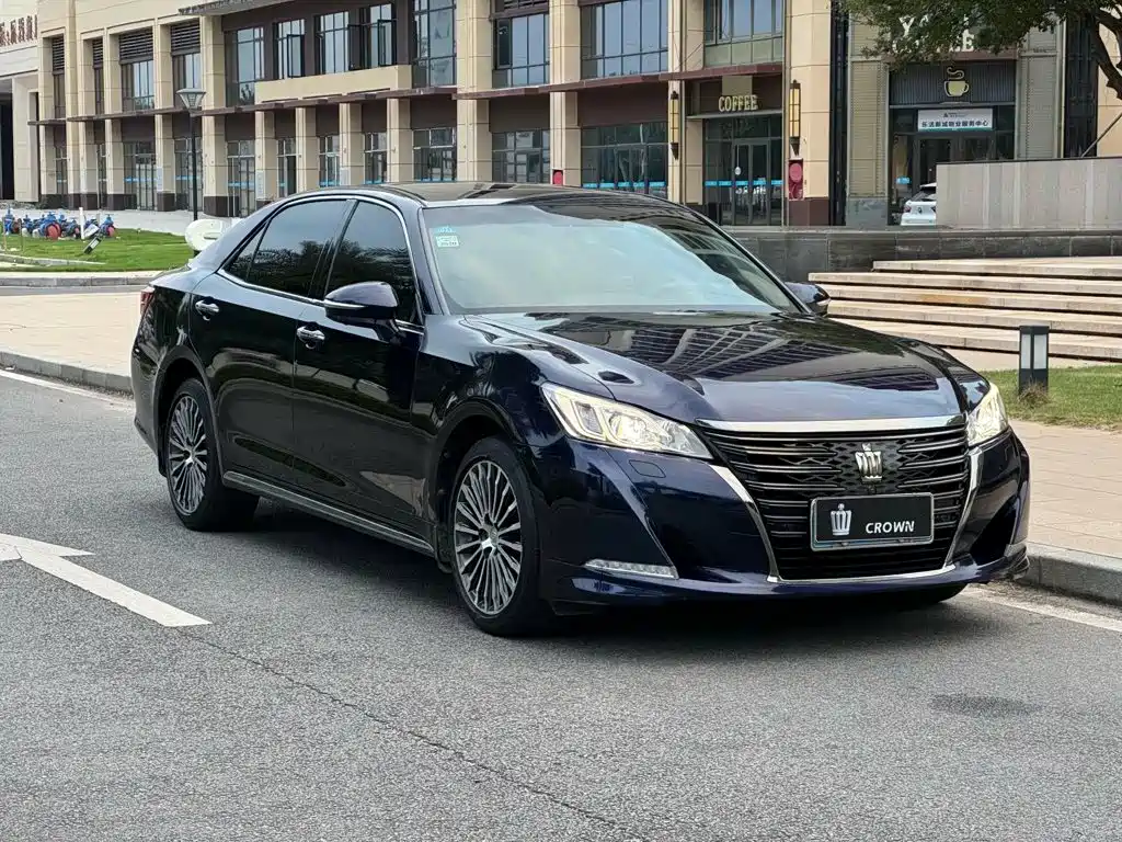 Photo 2 - Toyota Crown