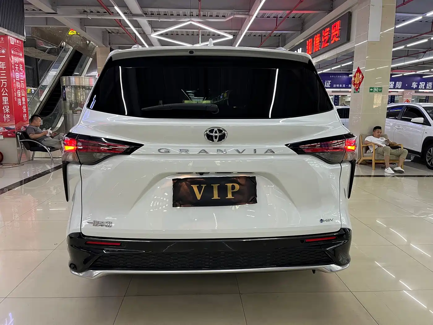 Photo 19 - Toyota Granvia