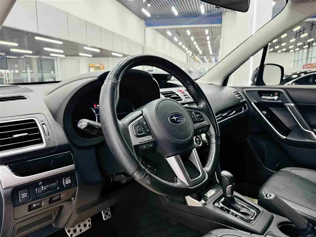 Subaru Forester 2016 2.5i Prestige Navigation Edition фото 13