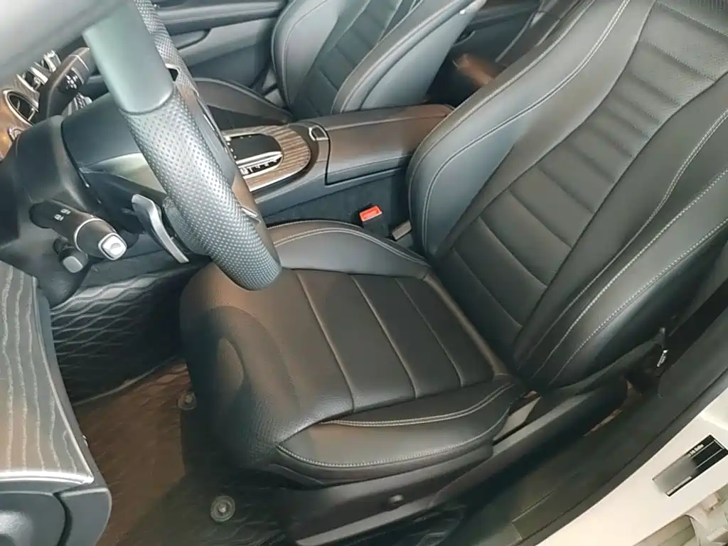 Photo 15 - Mercedes-Benz E-Class