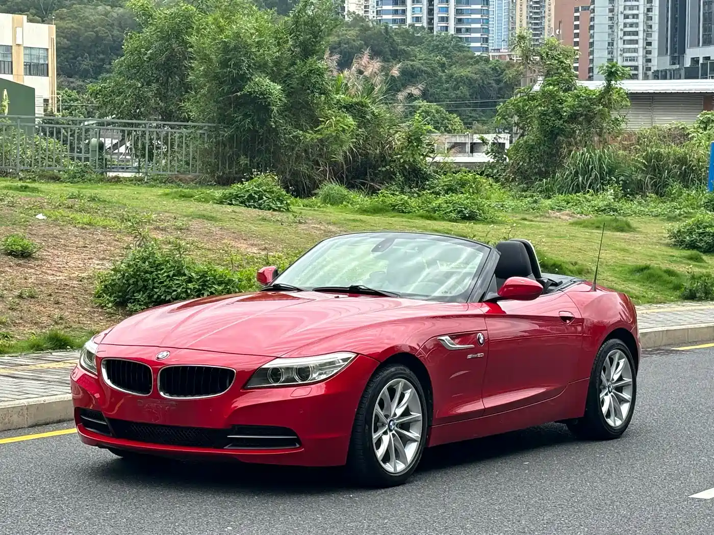 BMW Z4 2013 sDrive20i Leading фото 18