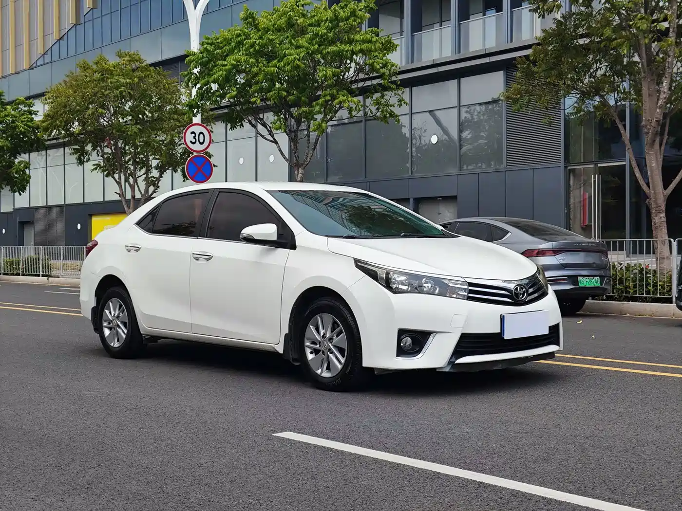 Toyota Corolla 2017 1.2T CVT GL фото 3