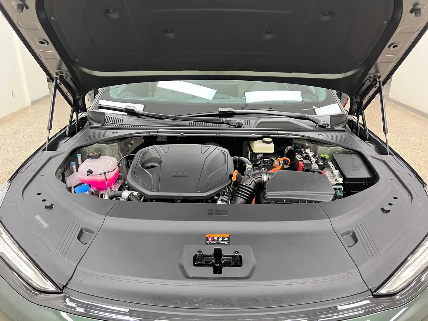 Geely Galaxy Galaxy Xingyao 8 2025 Model 130km EM-i Flagship Edition фото 31