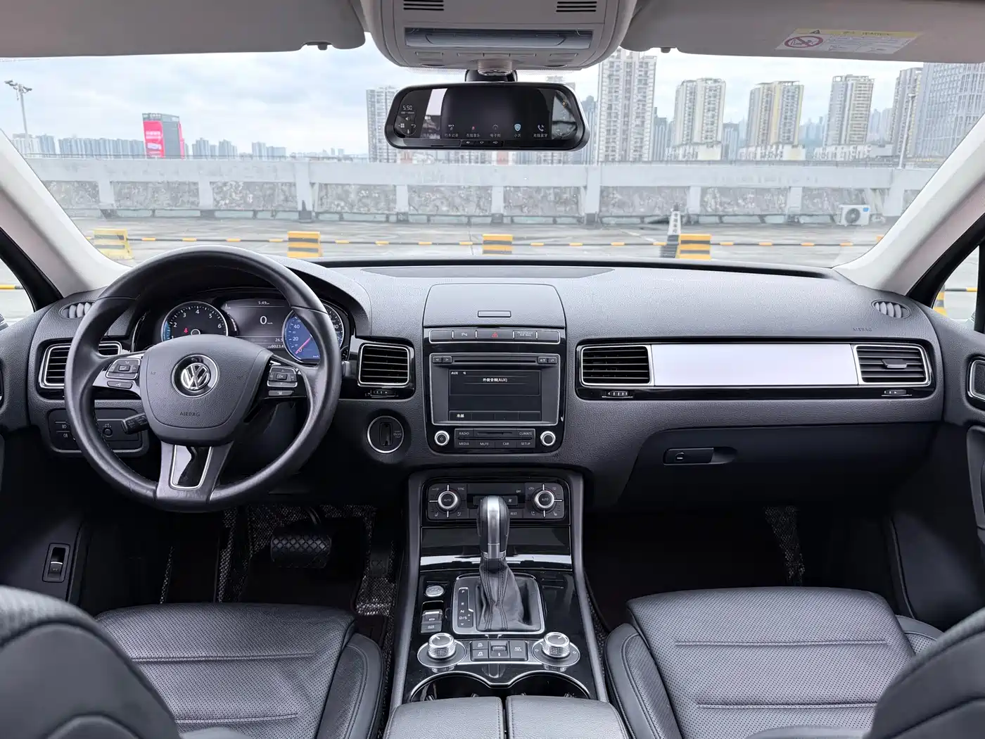 Volkswagen Touareg 2017 3.0TSI Explorer Edition фото 8