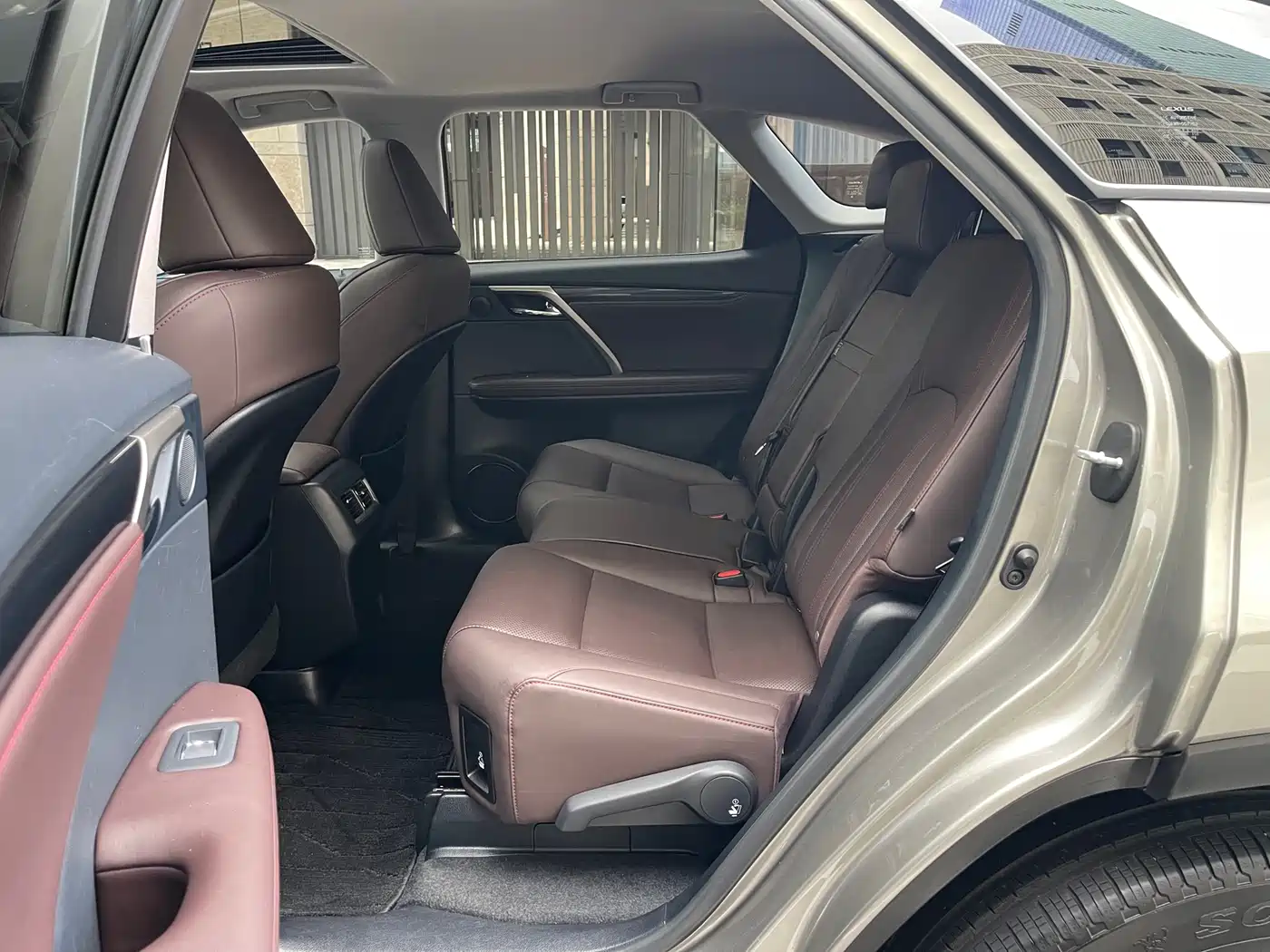 Фото 28 - Lexus RX