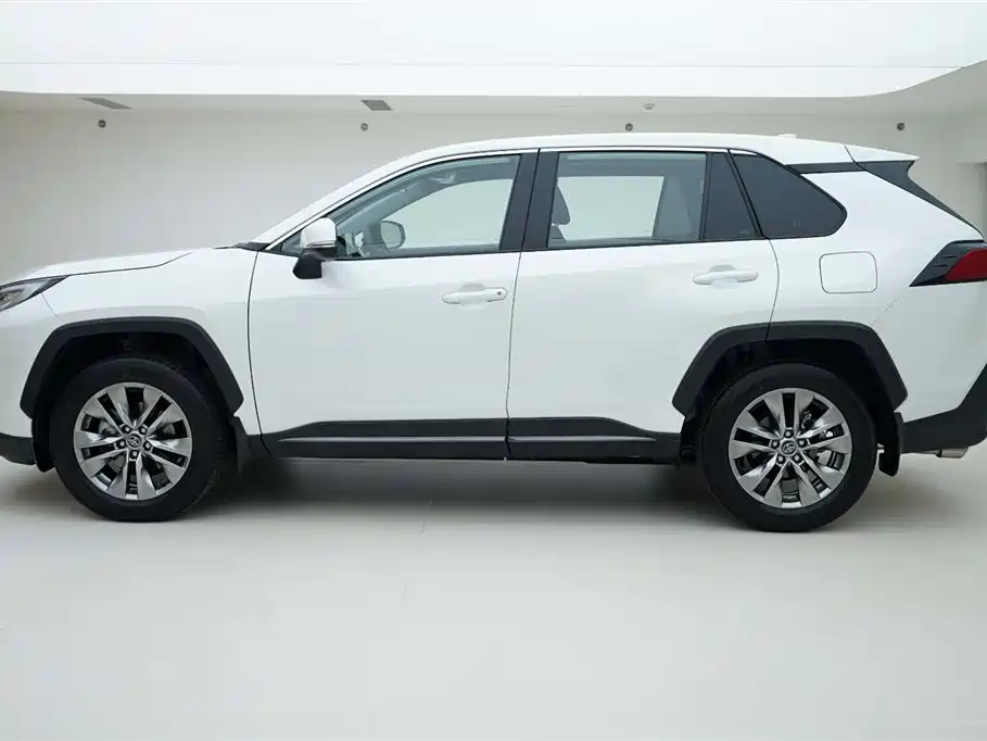 Toyota Wildlander 2023 2.0L CVT FWD LE фото 3