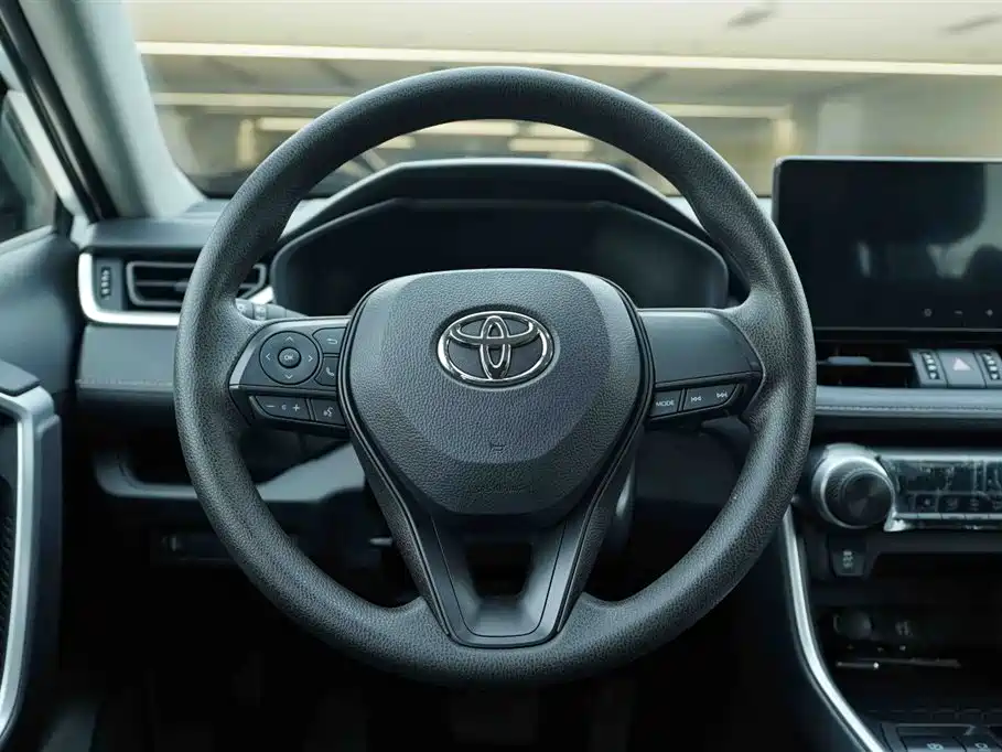 Toyota Wildlander 2023 2.0L CVT FWD LE фото 16