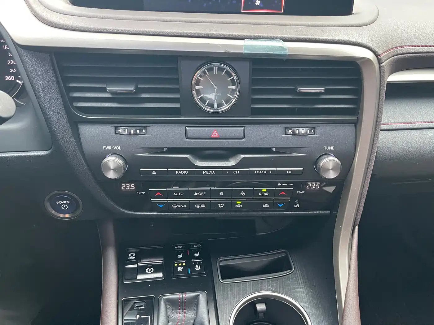 Фото 18 - Lexus RX