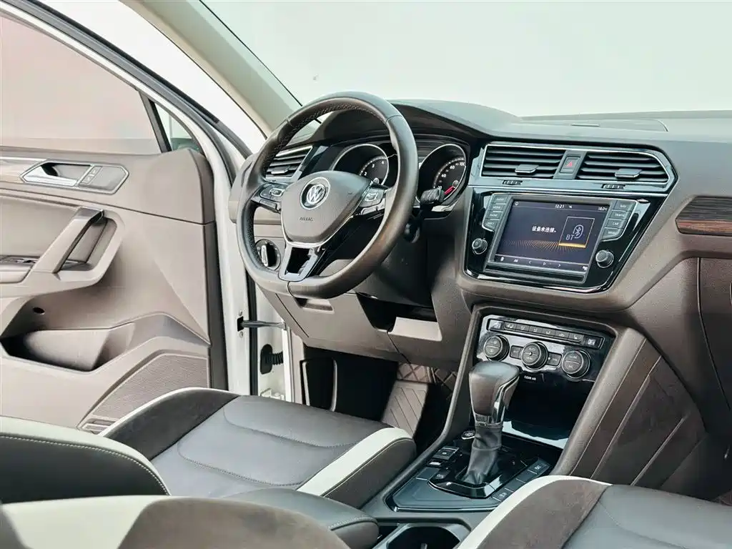Volkswagen Tiguan L 2017 330TSI Automatic 2WD Luxury Edition фото 16