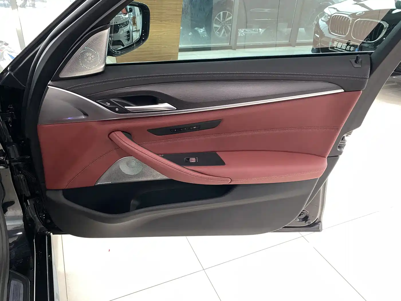 BMW 5 Series 2023 530Li Premium M Sport Package фото 15