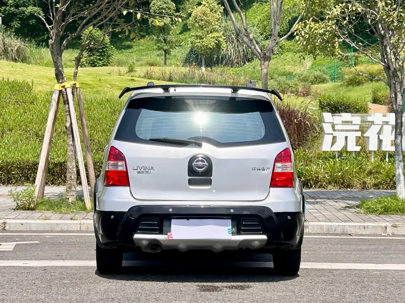 Nissan Livina 2010 2010 Model Sharp Edition 1.6L Automatic Standard Type