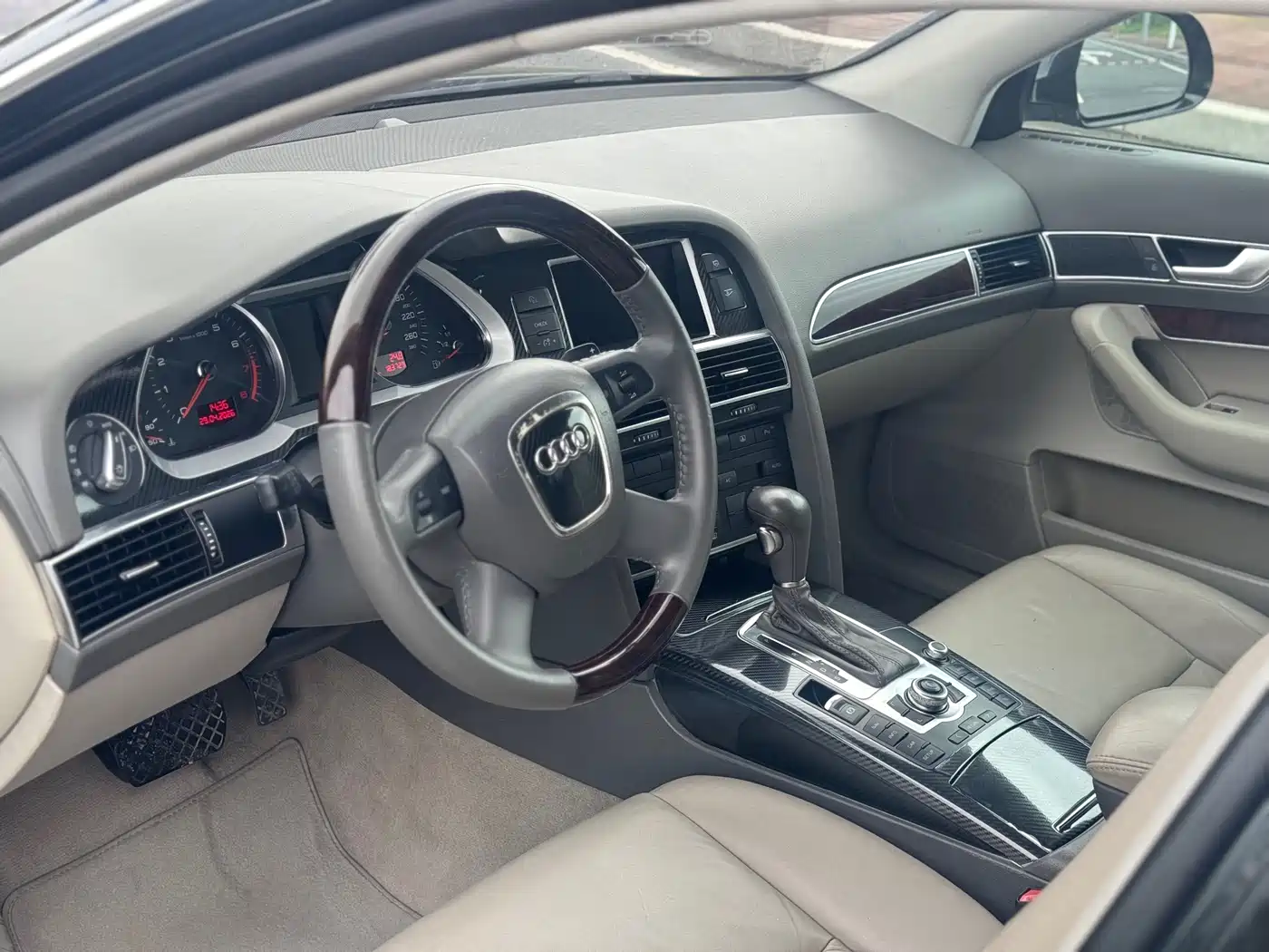 Audi A6L 2011 Model 2.0 TFSI Auto Standard фото 12