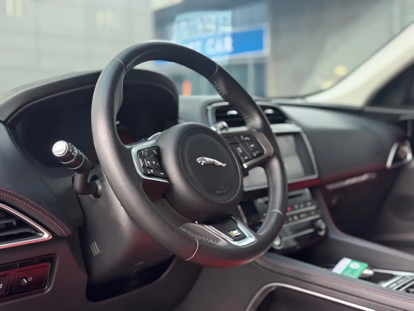Фото 6 - Jaguar F-PACE