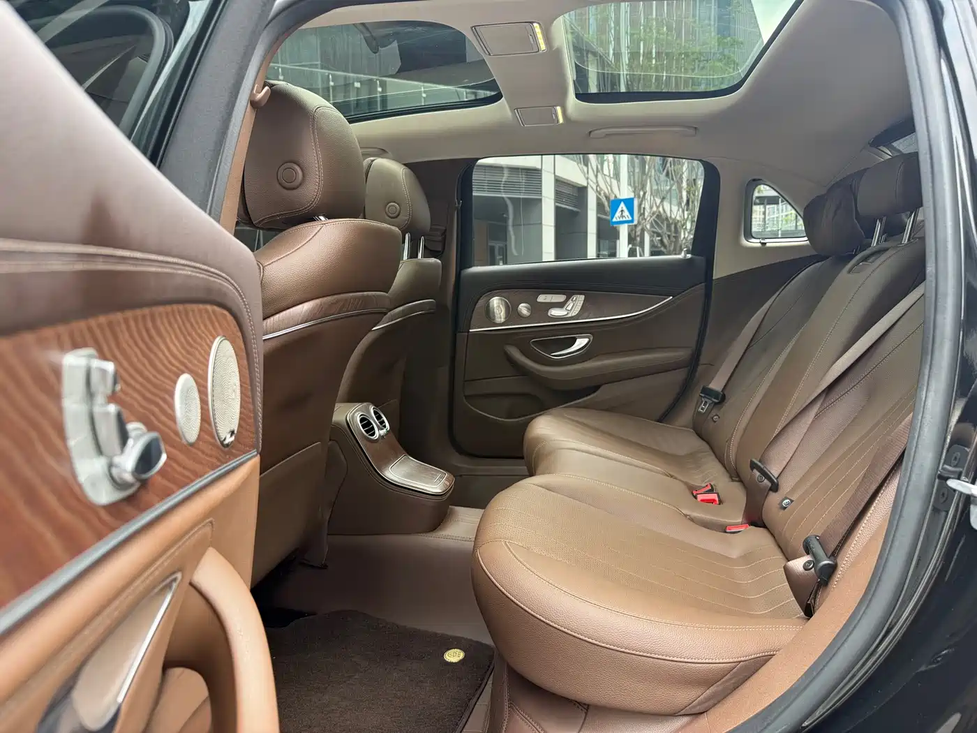 Mercedes-Benz E-Class 2022 Second Facelift E 300 L Luxury фото 9