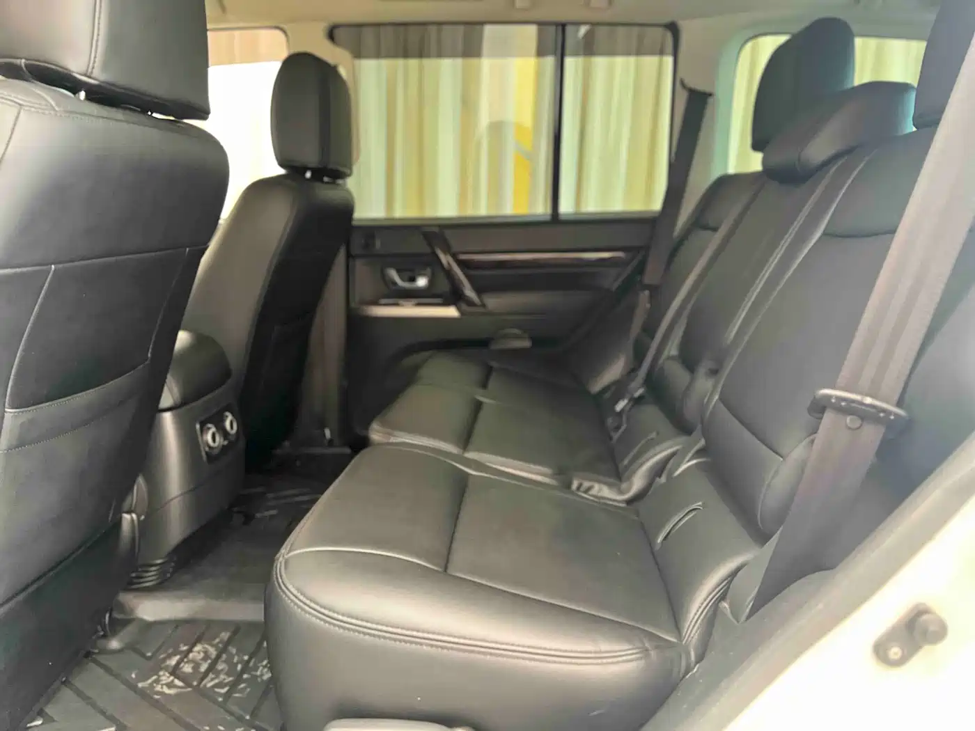 Mitsubishi Pajero (Import) 2016 3.0L Automatic Premium (China V) фото 21