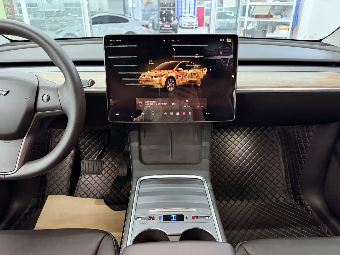 TESLA MODEL Y