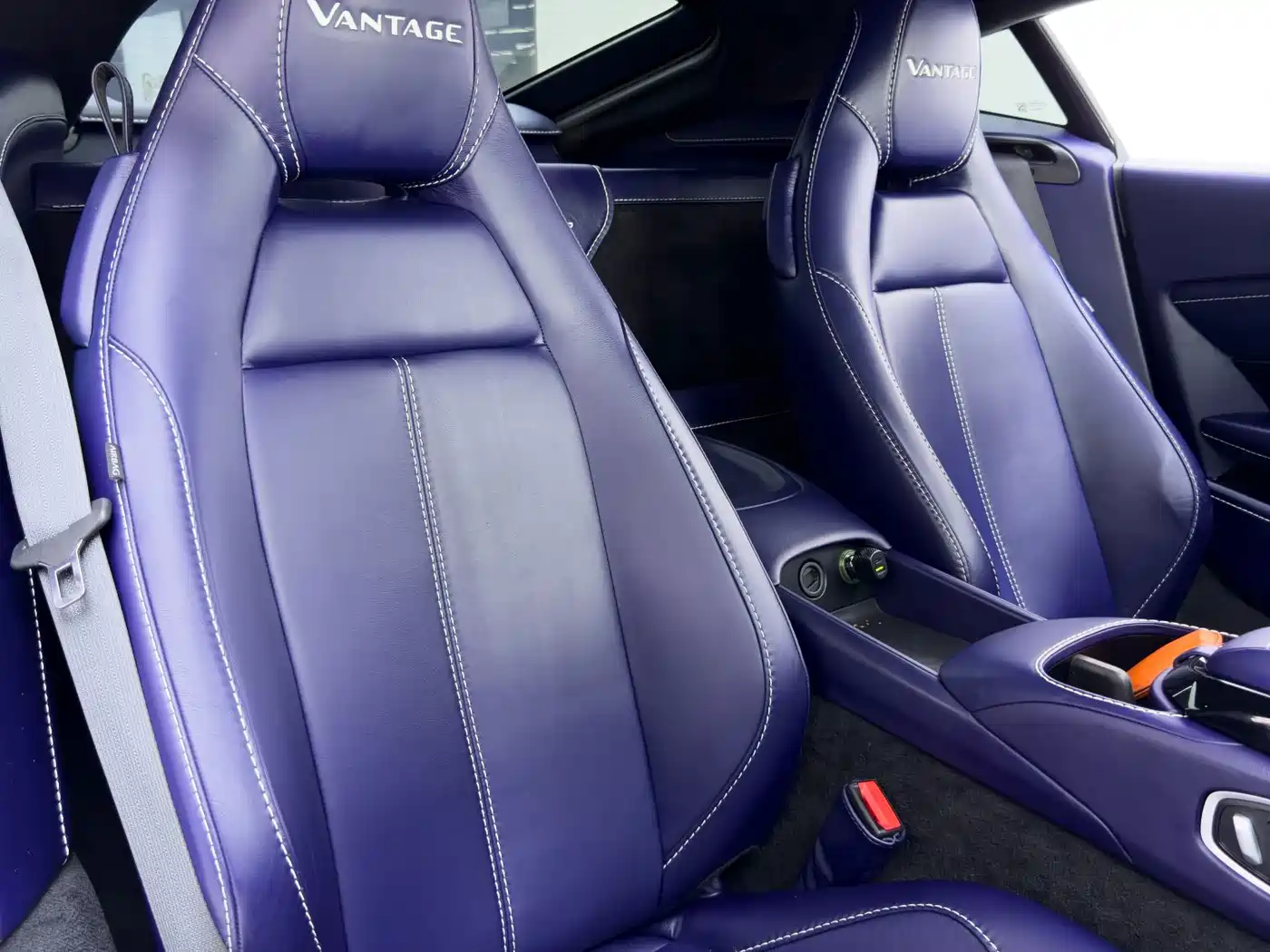 Aston Martin V8 Vantage 2020 2018 4.0T V8 Coupe