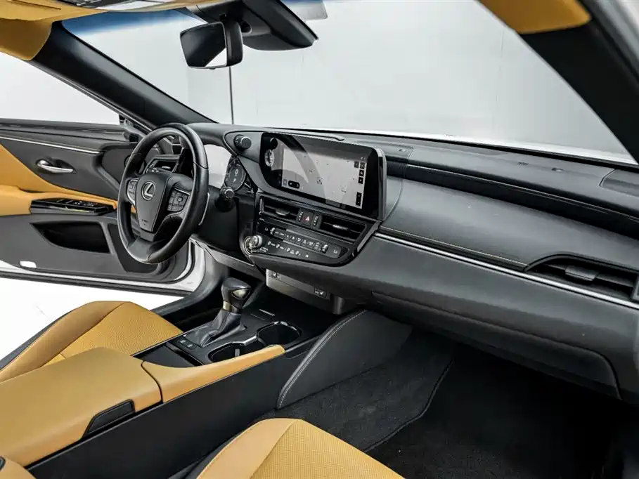 Lexus ES 2023 200 Excellence Edition фото 21