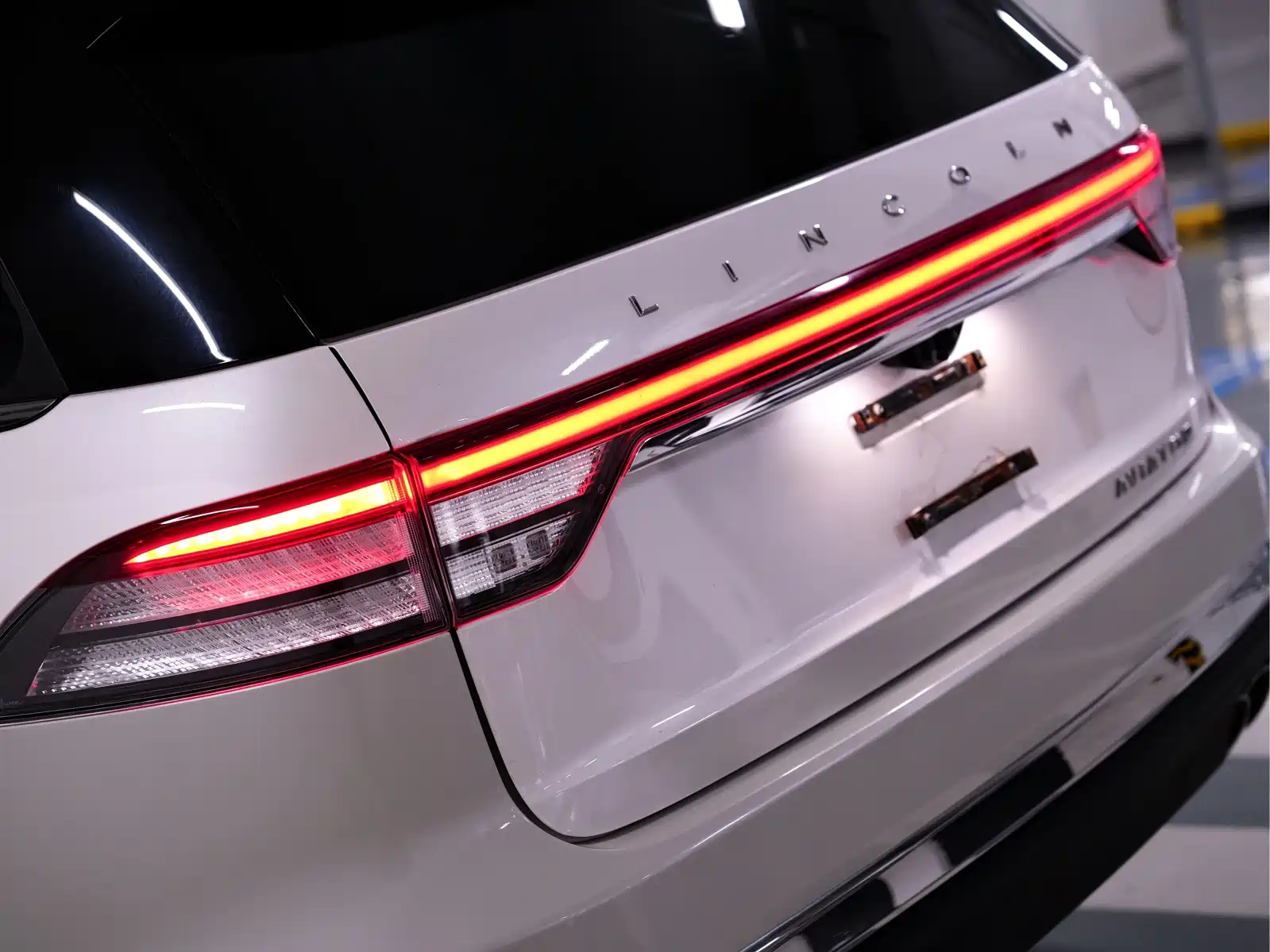 Photo 7 - Lincoln Aviator