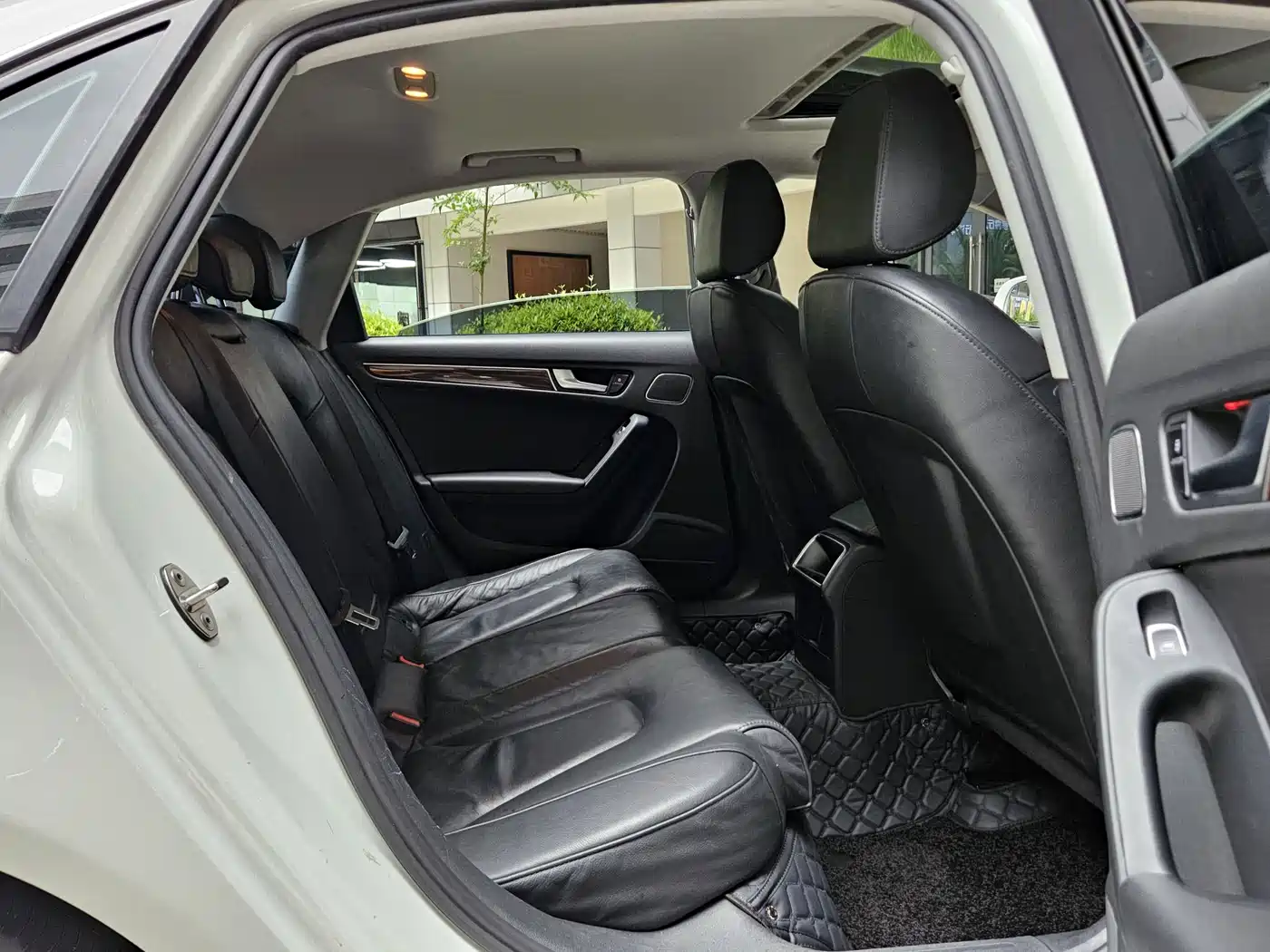 Audi A4L 2013 35 TFSI Automatic Comfort фото 4