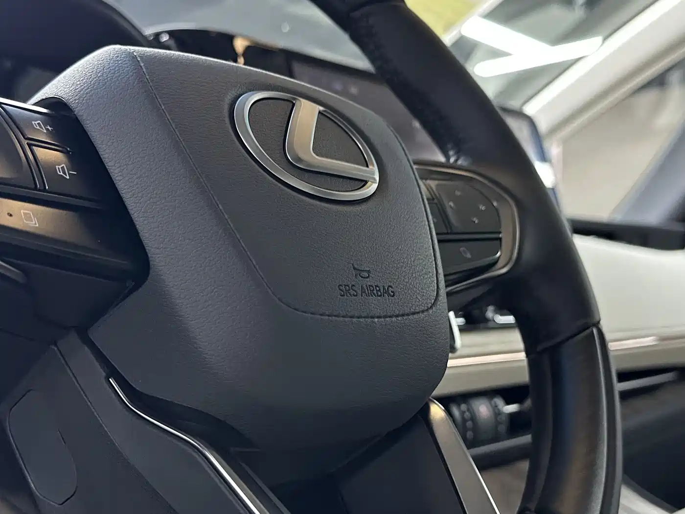 Lexus LM 2025 Model 500h Six-Seater Prestige Edition фото 11