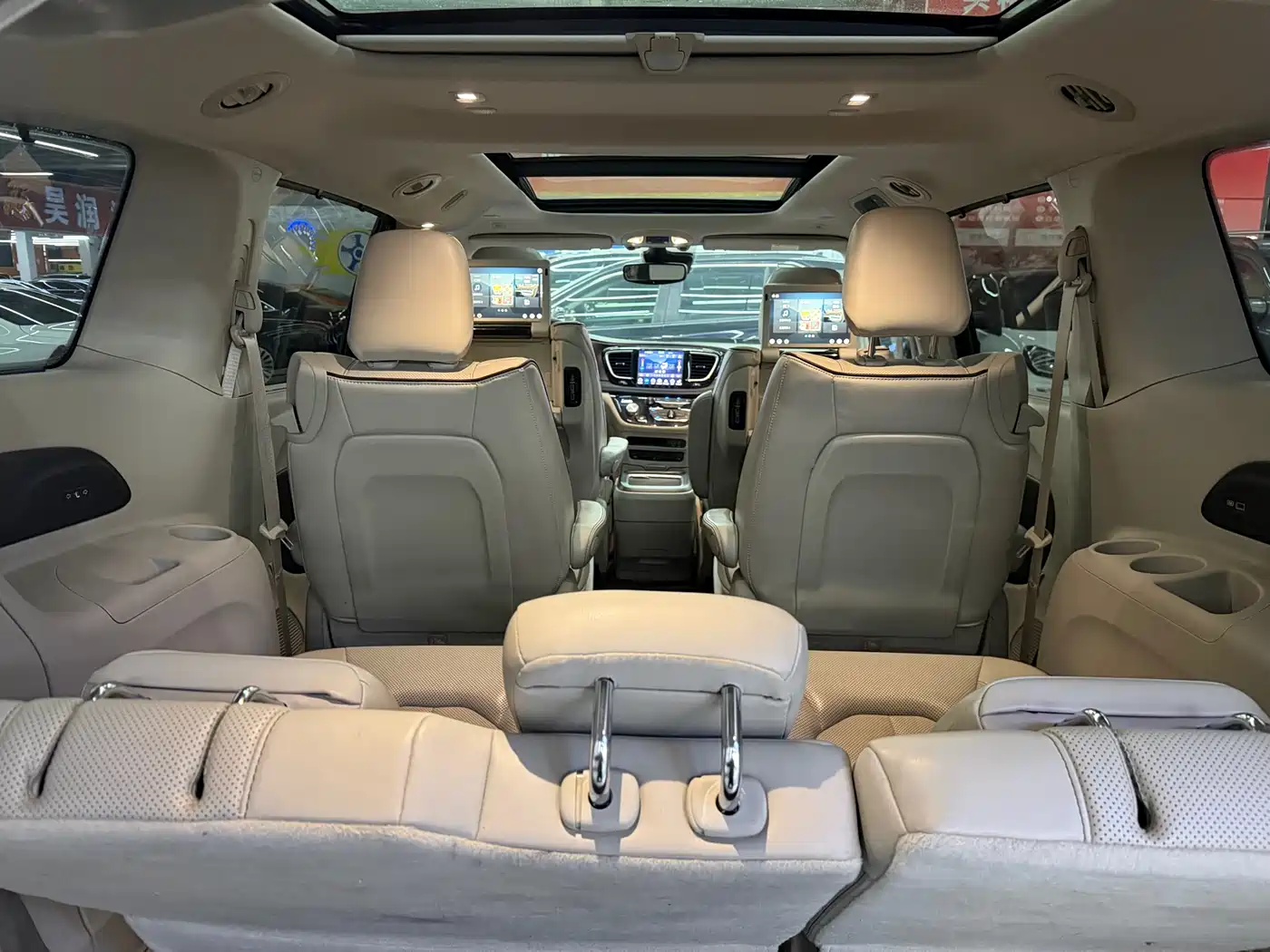 Chrysler Grand Voyager (Import) 2018 2017 3.6L Premium Edition