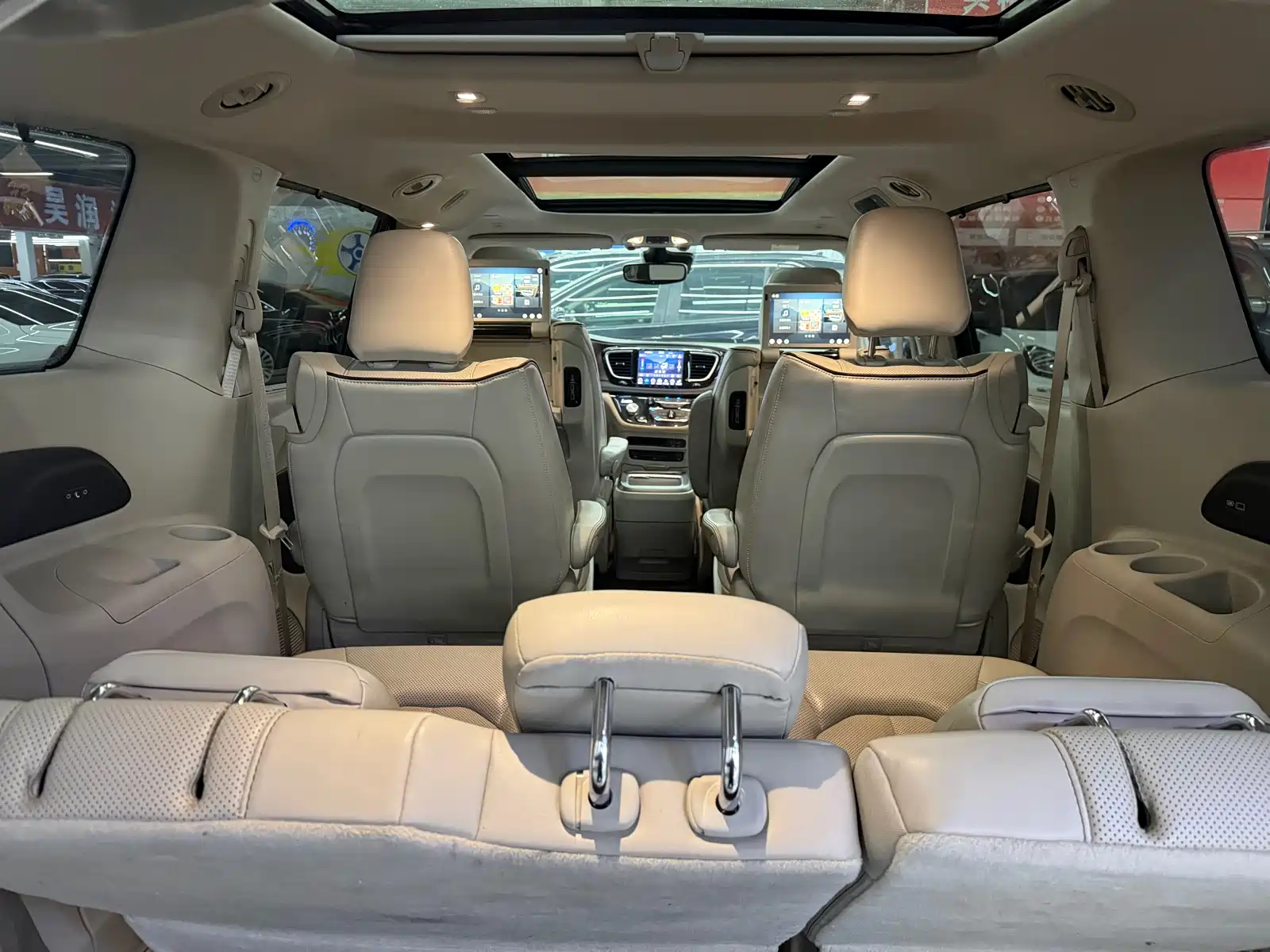 Фото 13 - Chrysler Pacifica