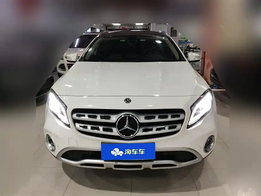 Mercedes-Benz GLA 2017 GLA 220 4MATIC Luxury фото 2